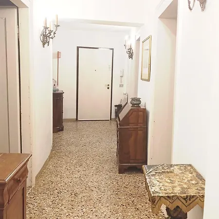 Daire Gorgeous St. Square By Ca-sa Check Venedik