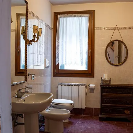 Gorgeous Behind St.mark Square Apartment *