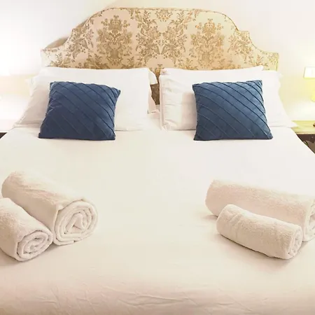 Gorgeous St. Square By Ca-sa Check Apartamento