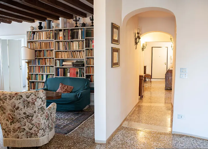 Gorgeous St. Square By Ca-sa Check Apartman