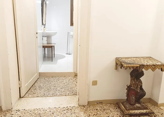 Gorgeous St. Square By Ca-sa Check Velence