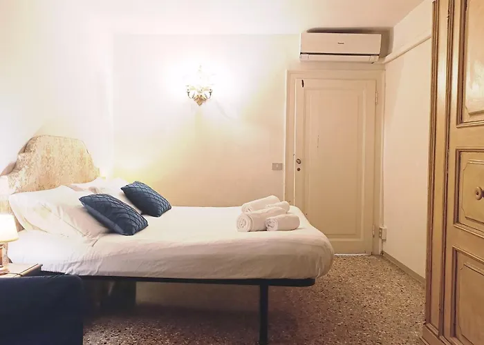 Gorgeous St. Square By Ca-sa Check * Velence