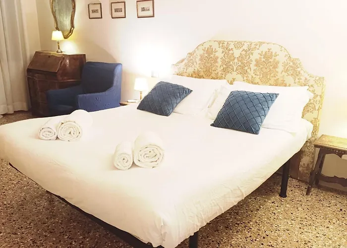 Gorgeous St. Square By Ca-sa Check Apartman Velence