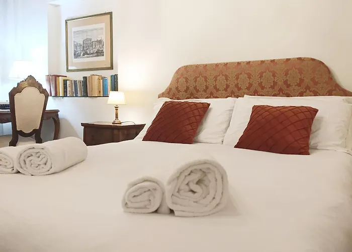 Gorgeous St. Square By Ca-sa Check Apartman