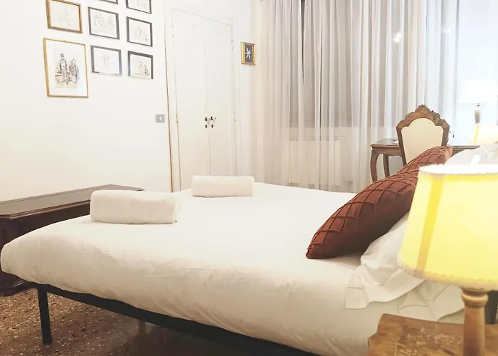 Gorgeous St. Square By Ca-sa Check Apartman *