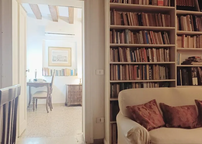 Gorgeous St. Square By Ca-sa Check Apartman *