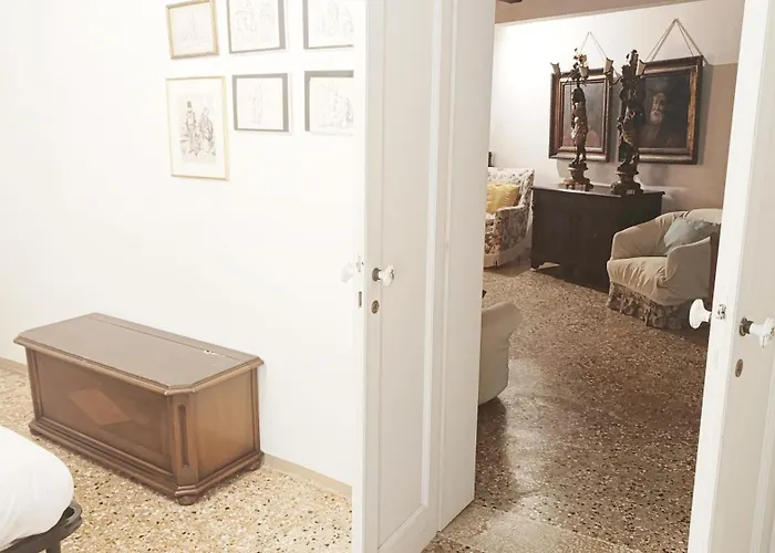 Gorgeous St. Square By Ca-sa Check Velence