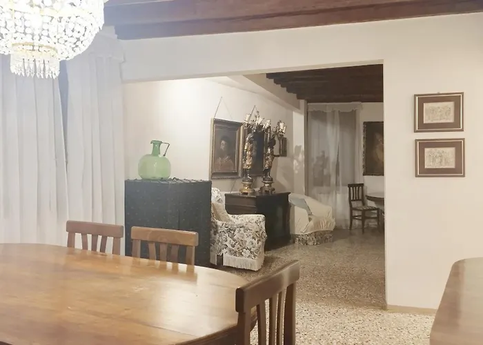 Gorgeous St. Square By Ca-sa Check Apartman Velence