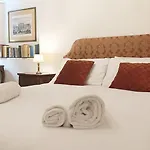 Gorgeous St. Square By Ca-sa Check Apartament